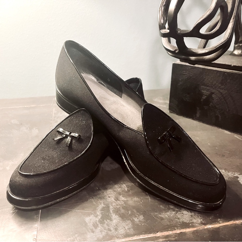 Stuart Weitzman Dressy Bow Loafers EUC